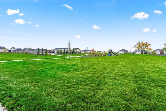 Building Photo - 8648 E Wishmore St