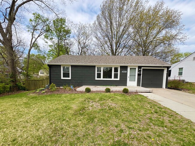 Building Photo - Stylishly Renovated Shawnee Home – Move-In...