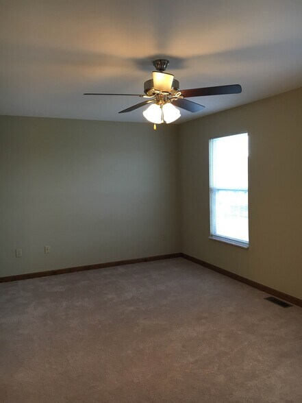Building Photo - 7502 Waterford Pl