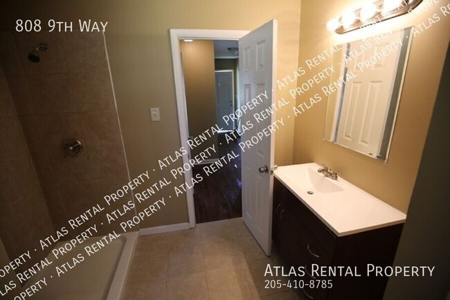 Building Photo - 808 9th Way