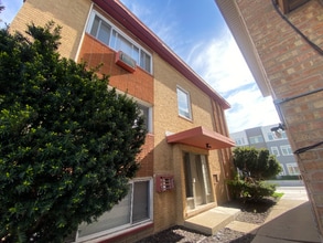 Building Photo - 2104-2108 S 17th Ave