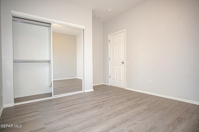 Building Photo - 5902 Redstone Mesa Ct
