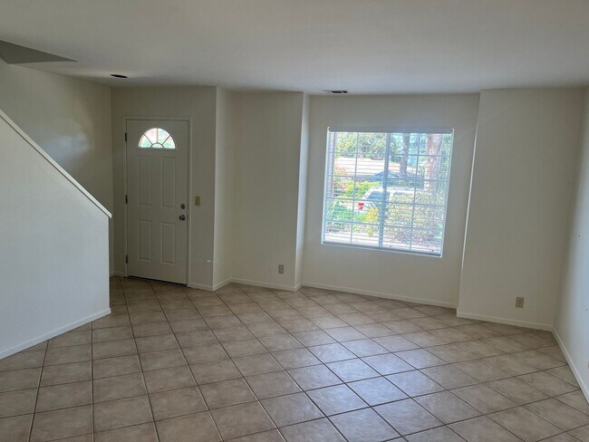 Building Photo - 1047 Golden Rd