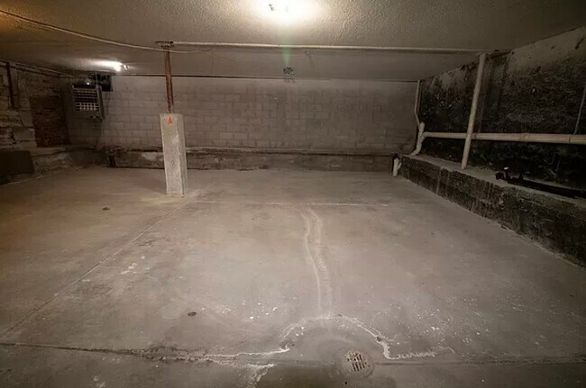 Building Photo - 300 W Jefferson St