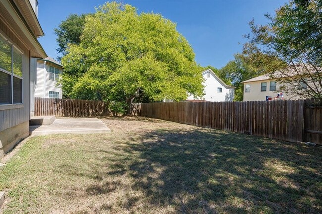 Building Photo - 1114 Thorn Creek Pl