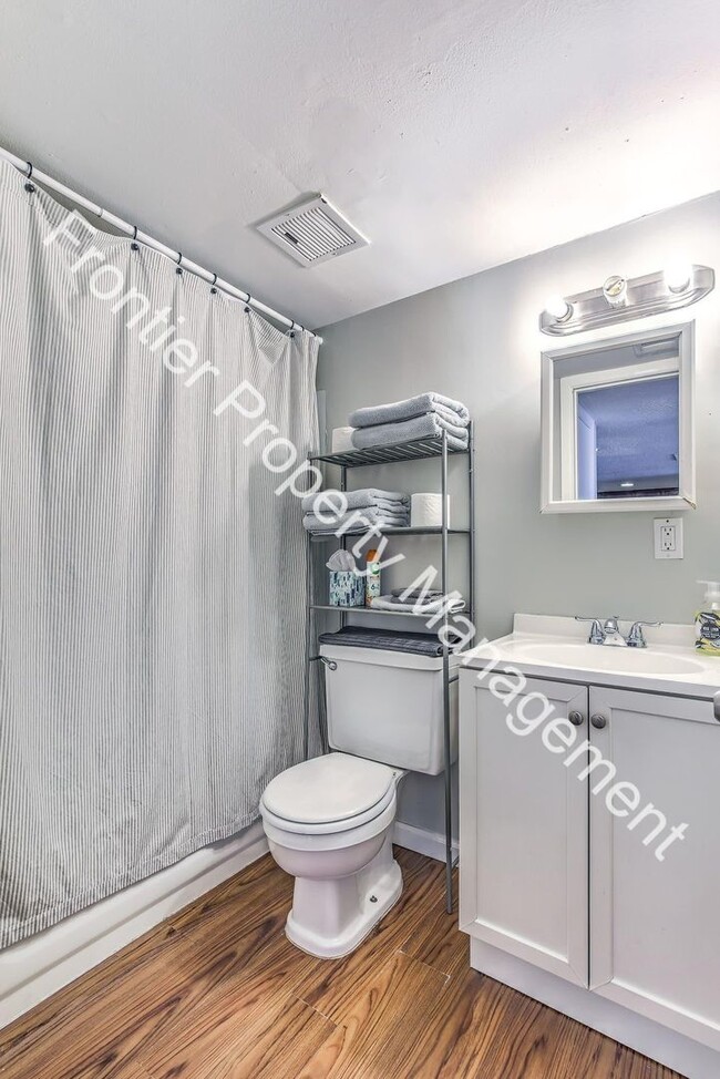 Building Photo - Coming soon! One Bedroom One Bath in Clift...