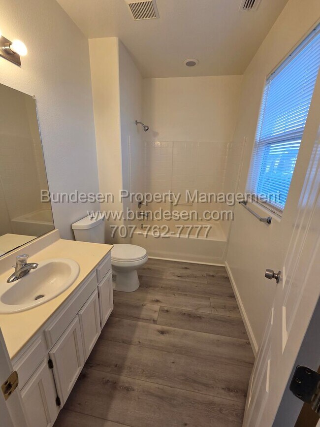 Building Photo - 3855 Louis Krohn Dr