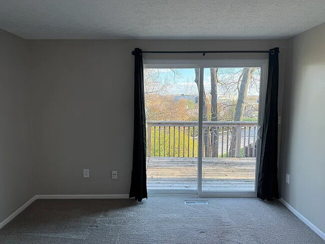 Building Photo - Duplex currently available in Westerville School District (Pointview ES, Genoa MS, Westerville Ce...