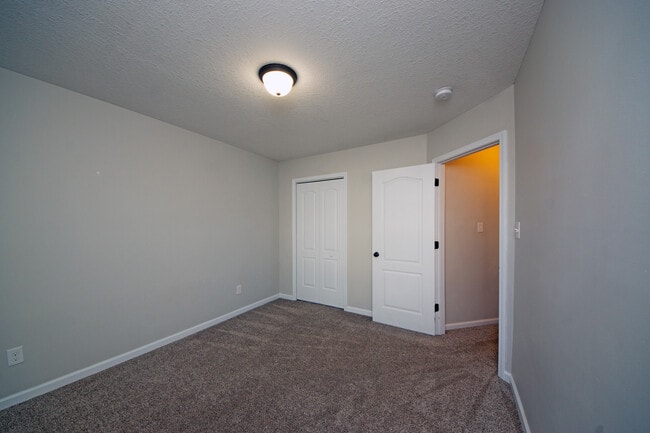 Building Photo - 300 Cadenza Ln