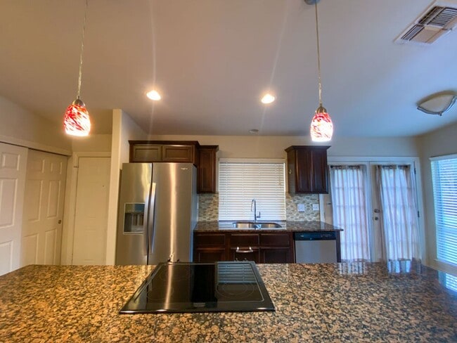 Building Photo - Adorable house on Large LOT 3 Bedroom 2 ba...