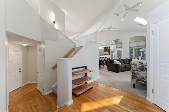 Building Photo - 2586 E 6710 S