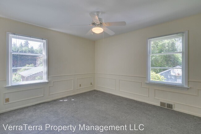 Building Photo - 3 br, 2 bath House - 7658 NE 12th St