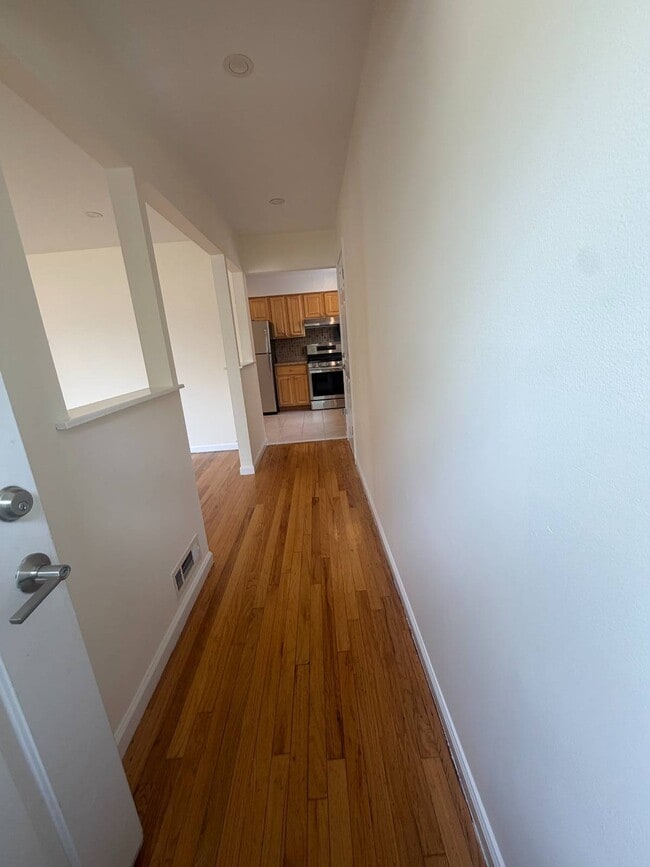 Building Photo - 268 Chesterton Ave