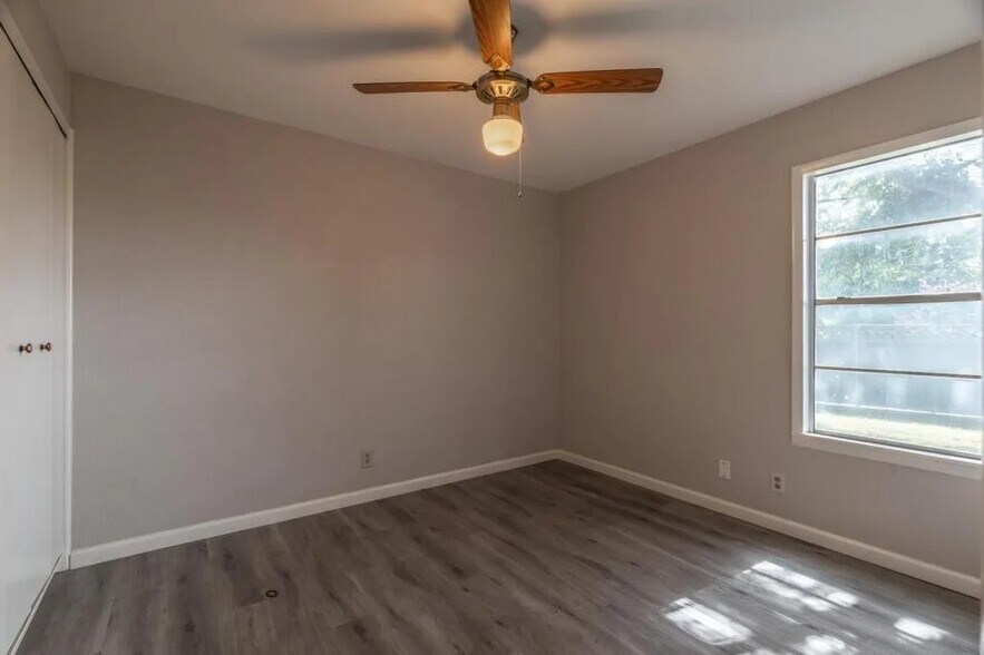 Building Photo - 463 Sprucewood Ln