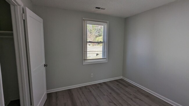 Building Photo - 2bed/1bath HOUSE Greensboro, NC!!