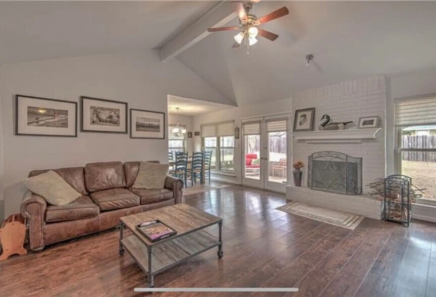 Building Photo - 605 Apache Trail