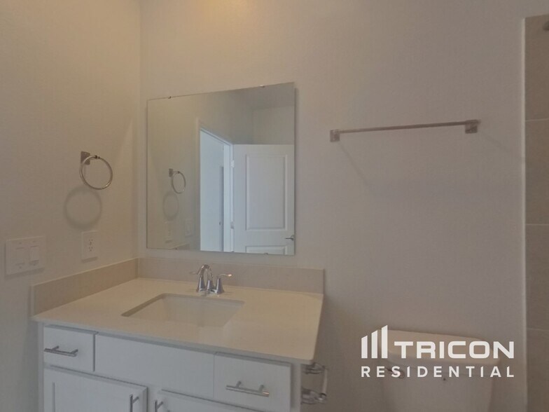 Building Photo - 2086 Rider Rain Ln