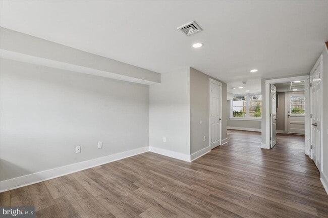 Building Photo - 125 W Berkley Ave