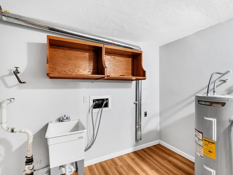 Building Photo - 106 Britanna Dr