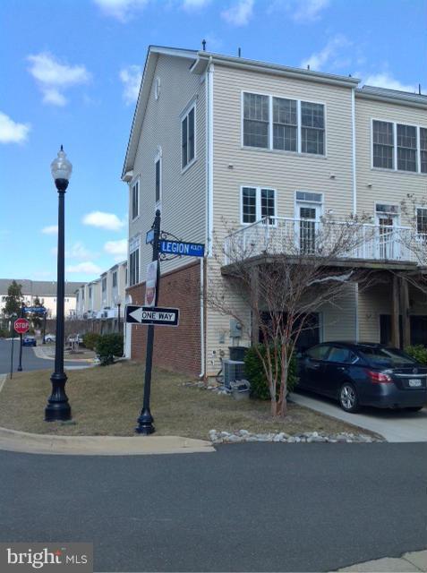 Building Photo - 42625 Homefront Terrace