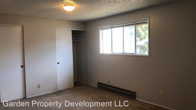 Building Photo - 916 N Forest St