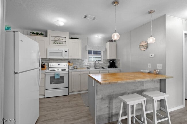 Building Photo - 1747 Beverly Dr