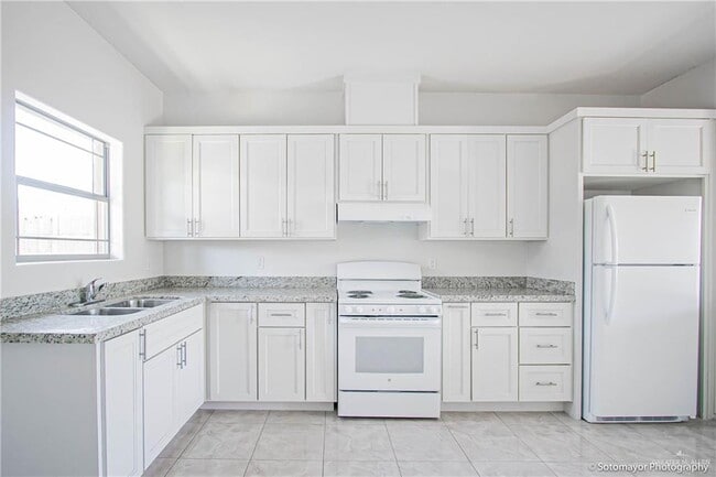 Building Photo - 16 W Dallas Ave