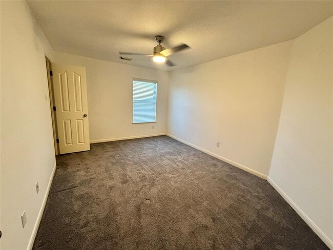 Building Photo - 904 Annadale Dr