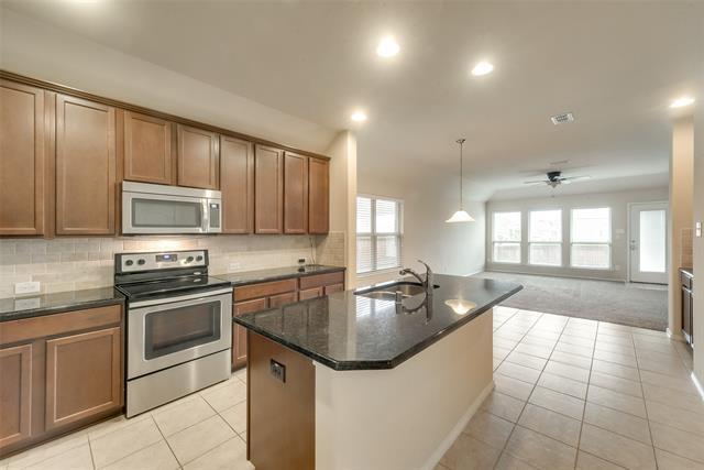 Building Photo - 4721 Lazy Oaks St