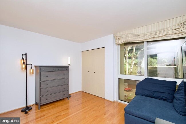 Building Photo - 2204 S Quincy St