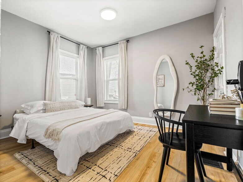 Building Photo - 168 School St