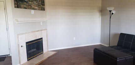 Building Photo - Beautiful3 bedroom condo, located in a 24 ...