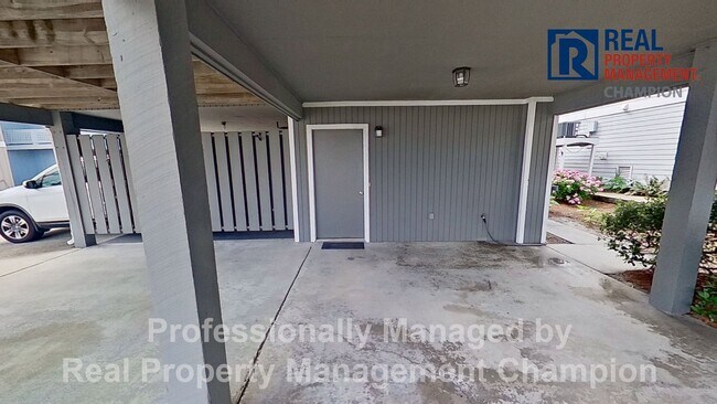 Building Photo - 120 S Lumina Ave