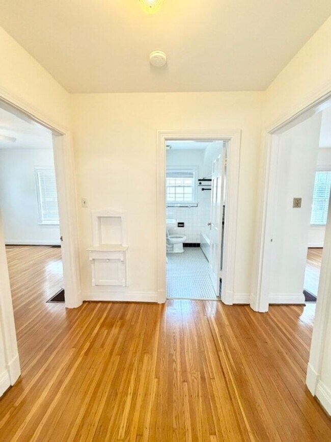 Building Photo - 2414 Brighton Dr
