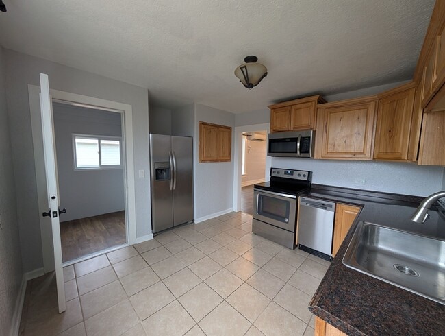 Building Photo - 2 bedroom 1 bath home