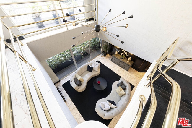 Building Photo - 1131 Alta Loma Rd