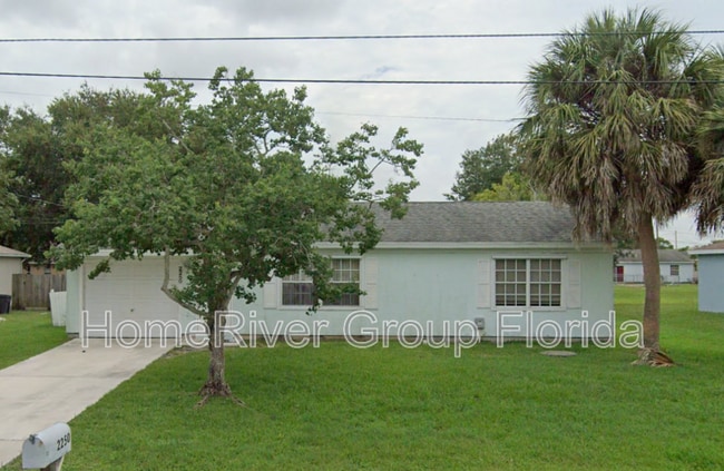 Building Photo - 2250 SE Friendship St