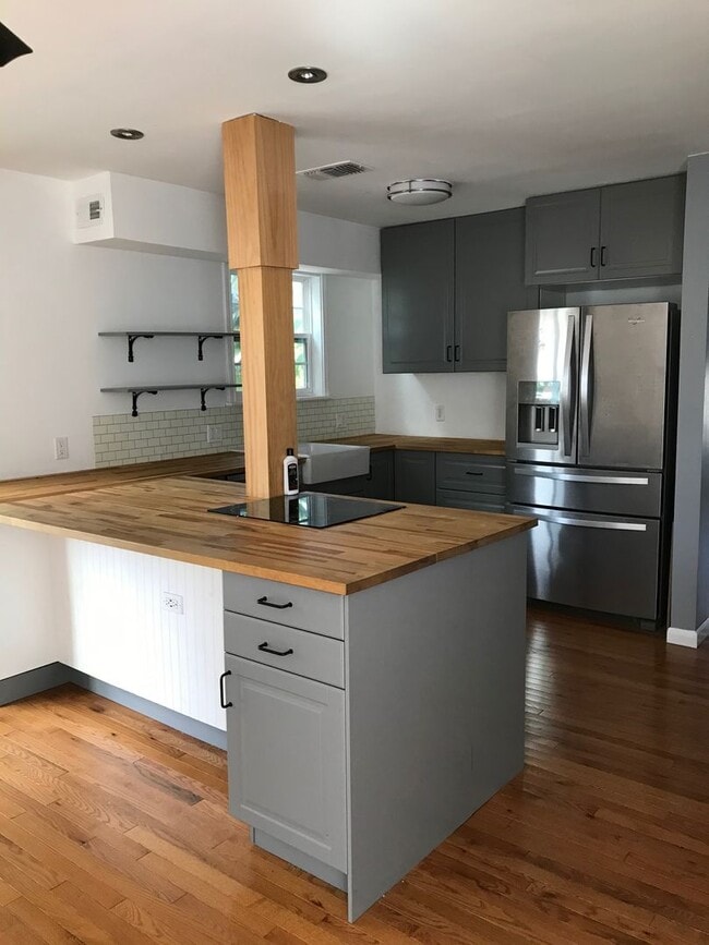 Building Photo - General Ogden