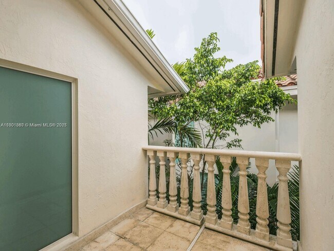 Building Photo - 4000 Alhambra Cir