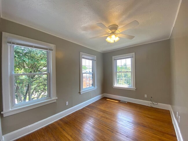Building Photo - 5 bed/ 2 Bath Mins. from UC Only $750/pp (...