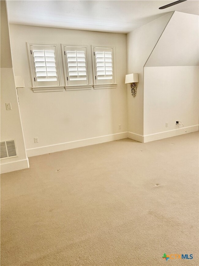 Building Photo - 627 Mission View Ct