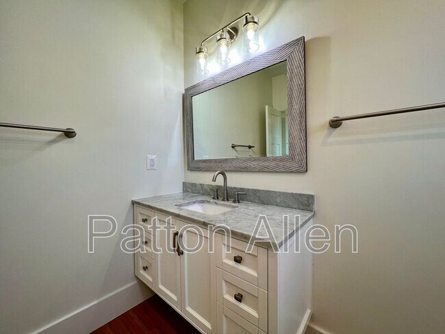 Building Photo - 21 Toxaway St