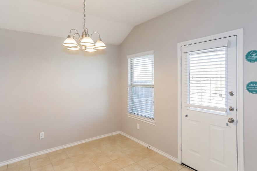 Building Photo - 806 Platinum Dr