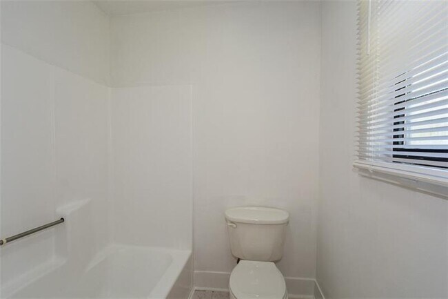 Building Photo - 160 Timber Creek Ln SW