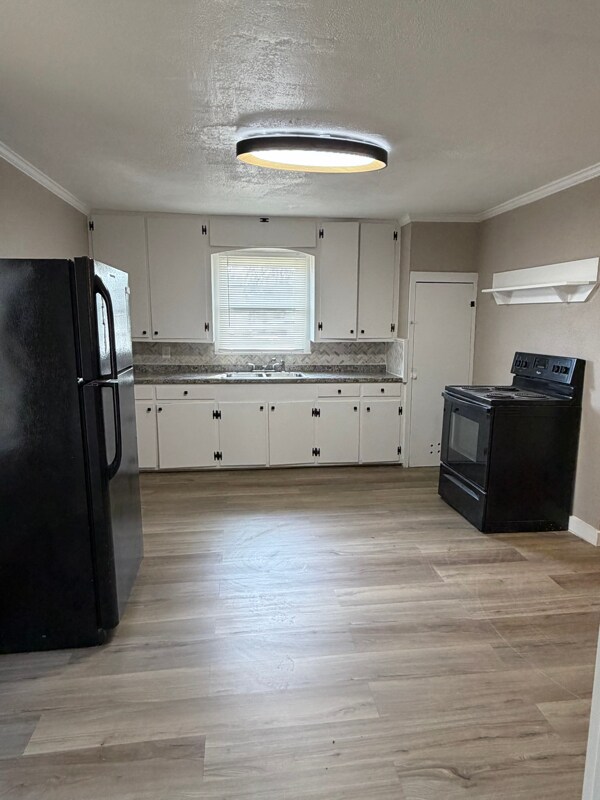 Building Photo - 304 W Main St