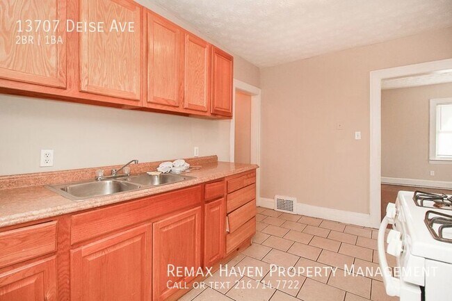 Building Photo - 13707 Deise Ave (UP) Cleveland, OH 44110? ...