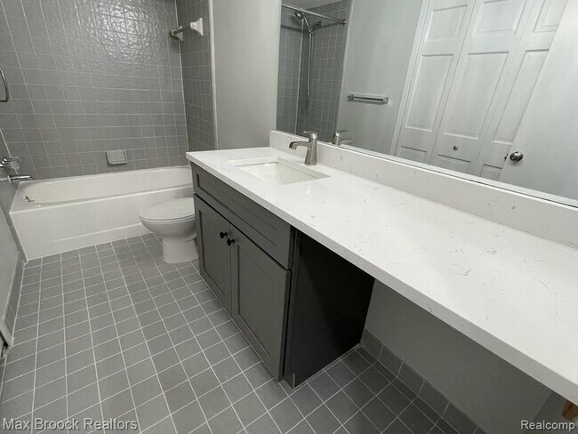 Building Photo - 6635 Bellows Ct