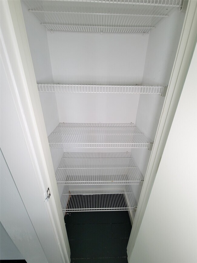 Building Photo - 2605 Calumet St