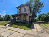 Building Photo - 100 Division St