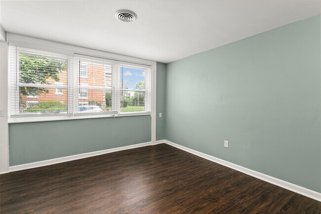 Building Photo - 4158 Oak St